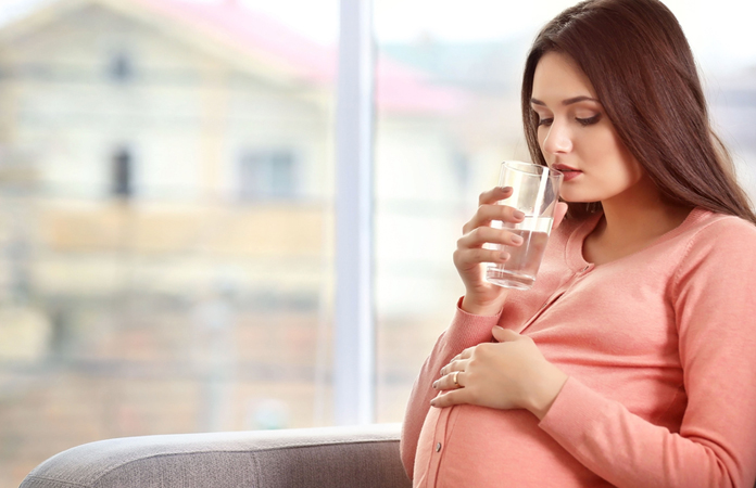 hamilelik ve su tüketimi: sağlıklı bir gebe dönemi için hayati önem